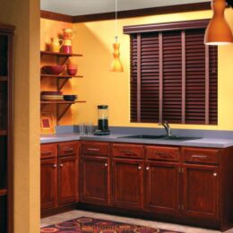 Rèm gỗ cửa sổ phòng bếp