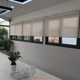 Rèm cuốn lưới văn phòng