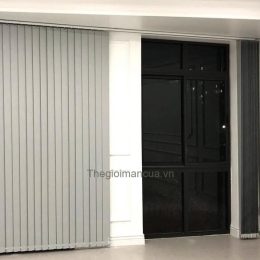 Rèm sáo dọc phòng làm việc màu trắng tinh khôi