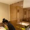 Mành tre trúc che cửa sổ trong nhà