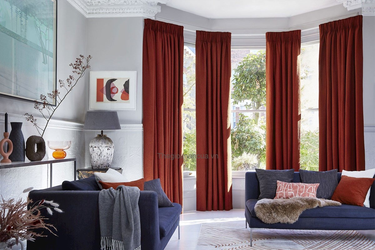 rèm vải màu đỏ che nắng